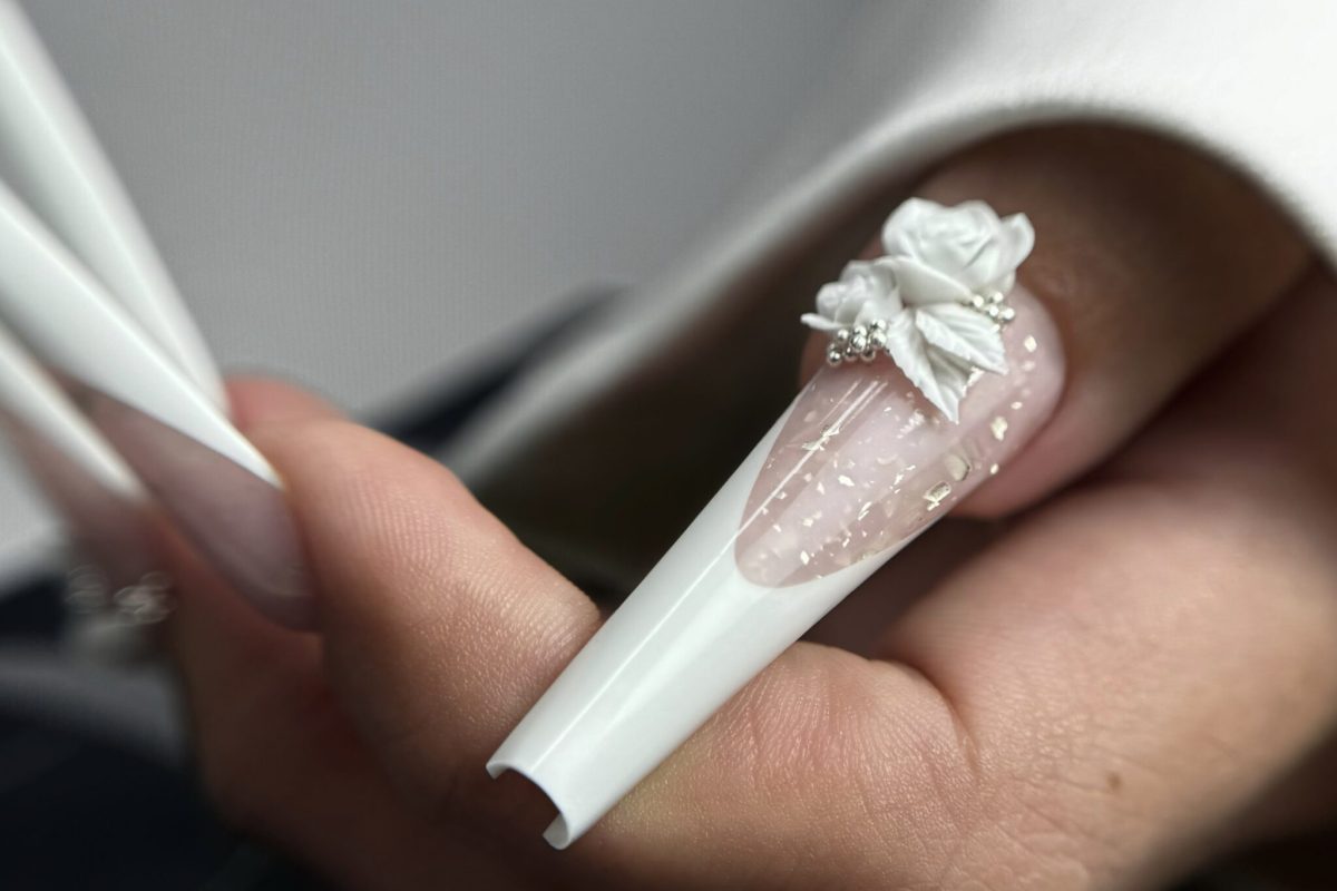 Formação prática Divine Nails — aperfeiçoamento profissional em unhas de gel